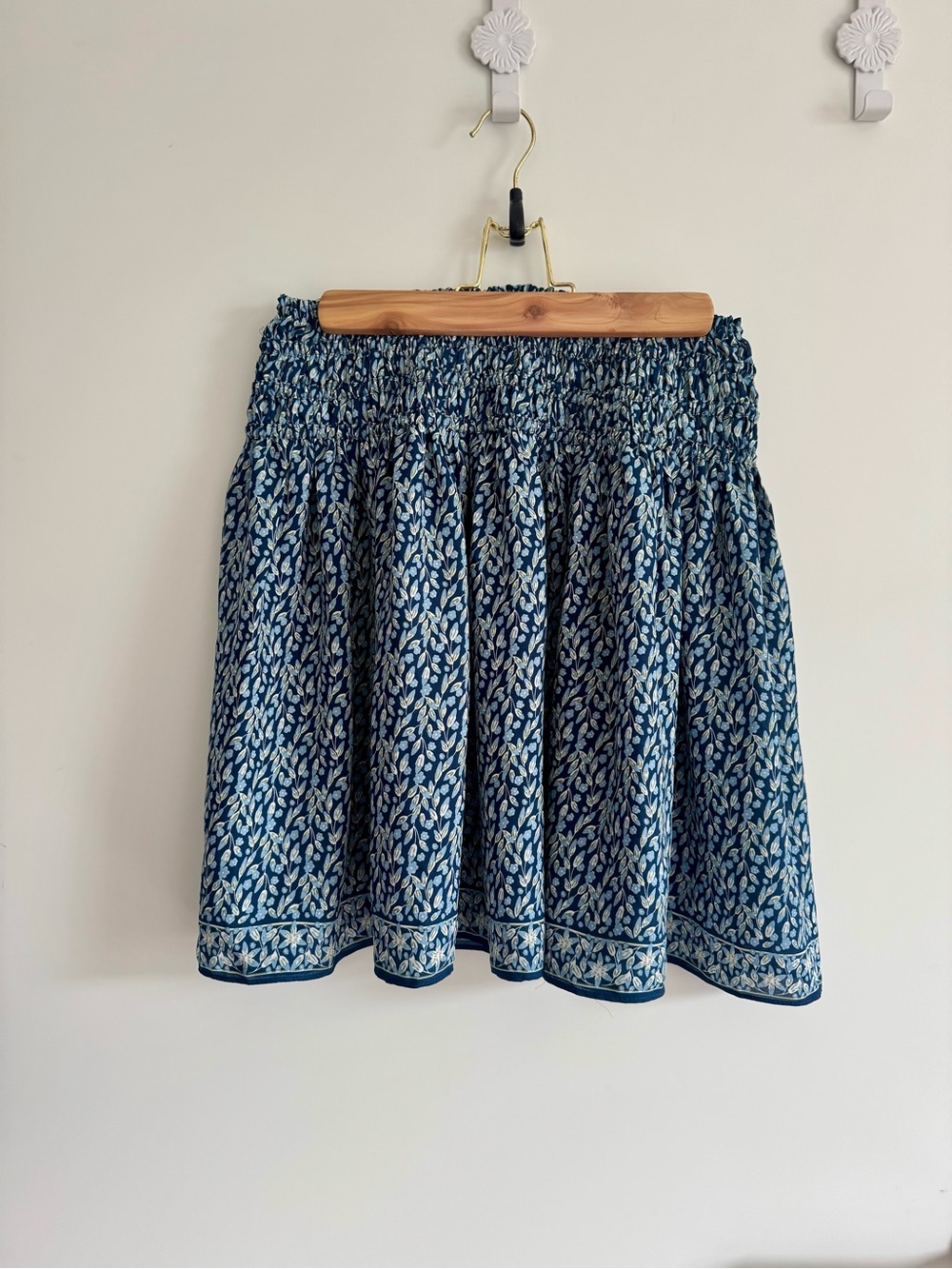 Max Studio Indigo Floral-Print Smocked Mini Skirt